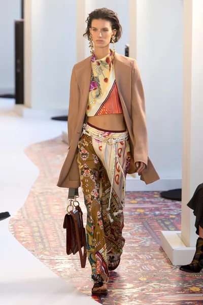 Look 3